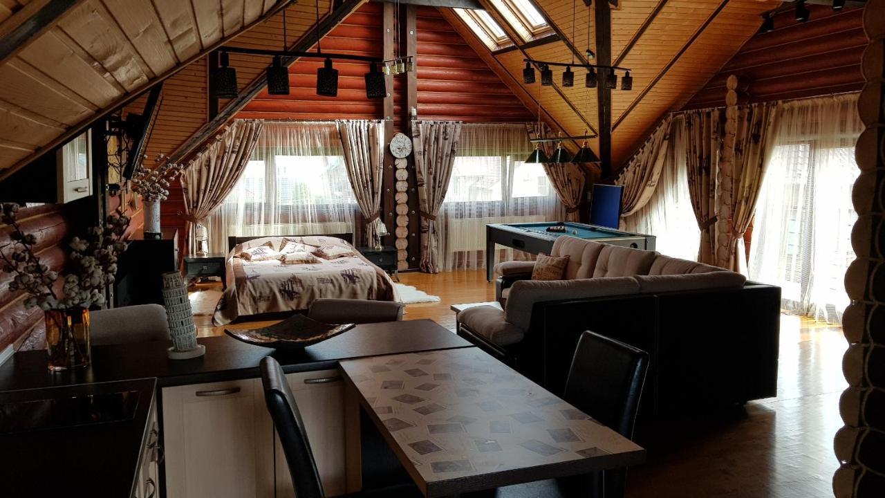 Luxury Villa With Pool And Sauna チェルニウツィー エクステリア 写真
