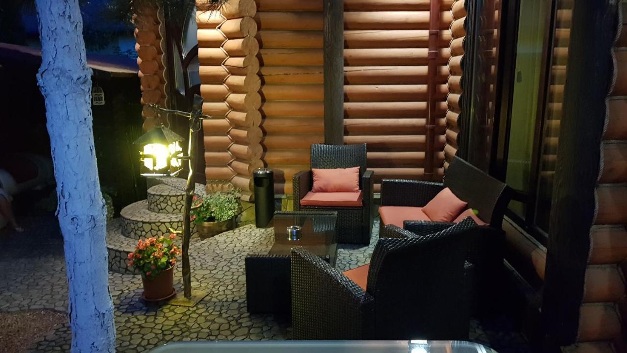 Luxury Villa With Pool And Sauna チェルニウツィー エクステリア 写真
