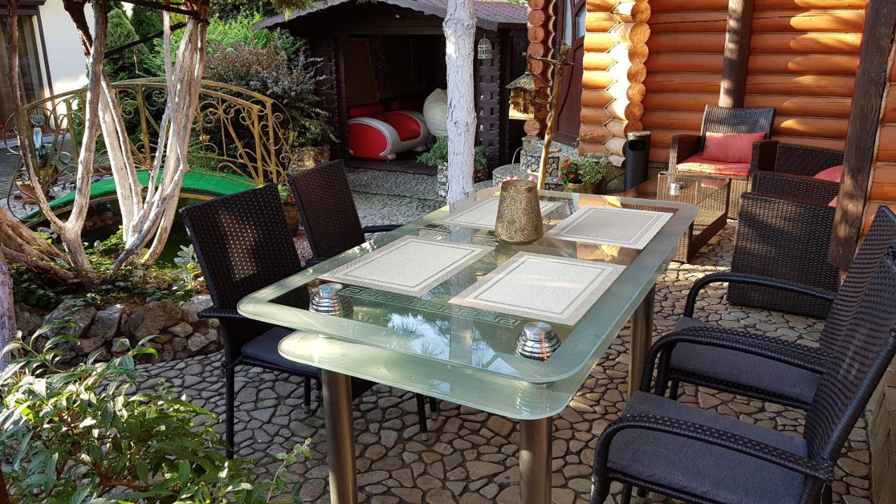 Luxury Villa With Pool And Sauna チェルニウツィー エクステリア 写真