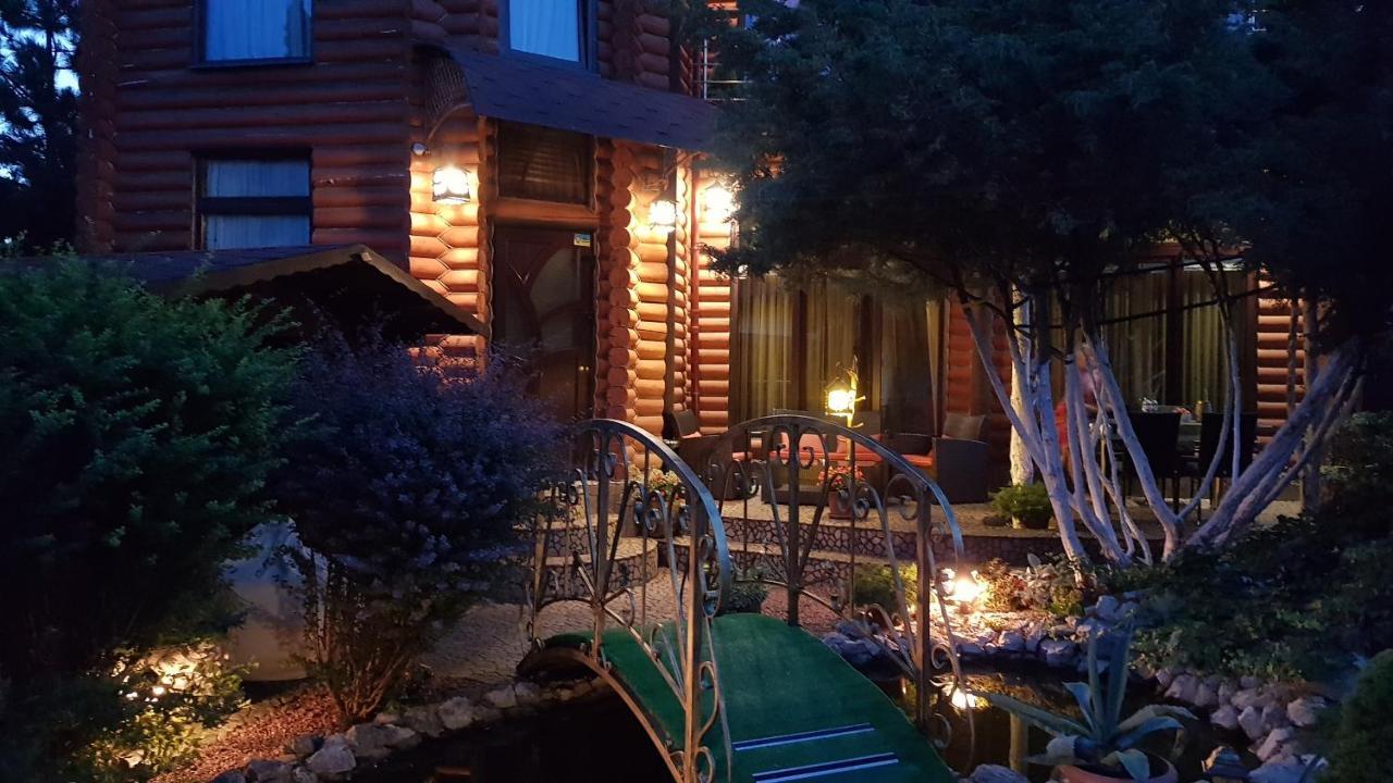 Luxury Villa With Pool And Sauna チェルニウツィー エクステリア 写真