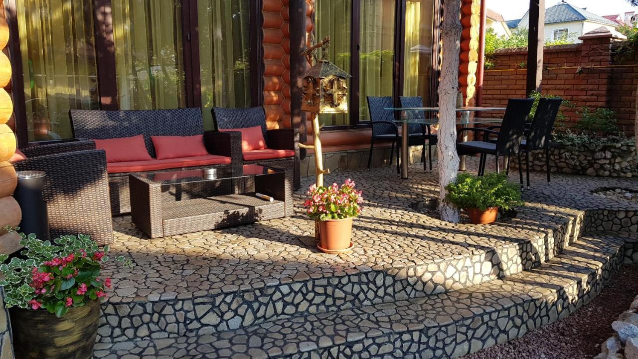 Luxury Villa With Pool And Sauna チェルニウツィー エクステリア 写真