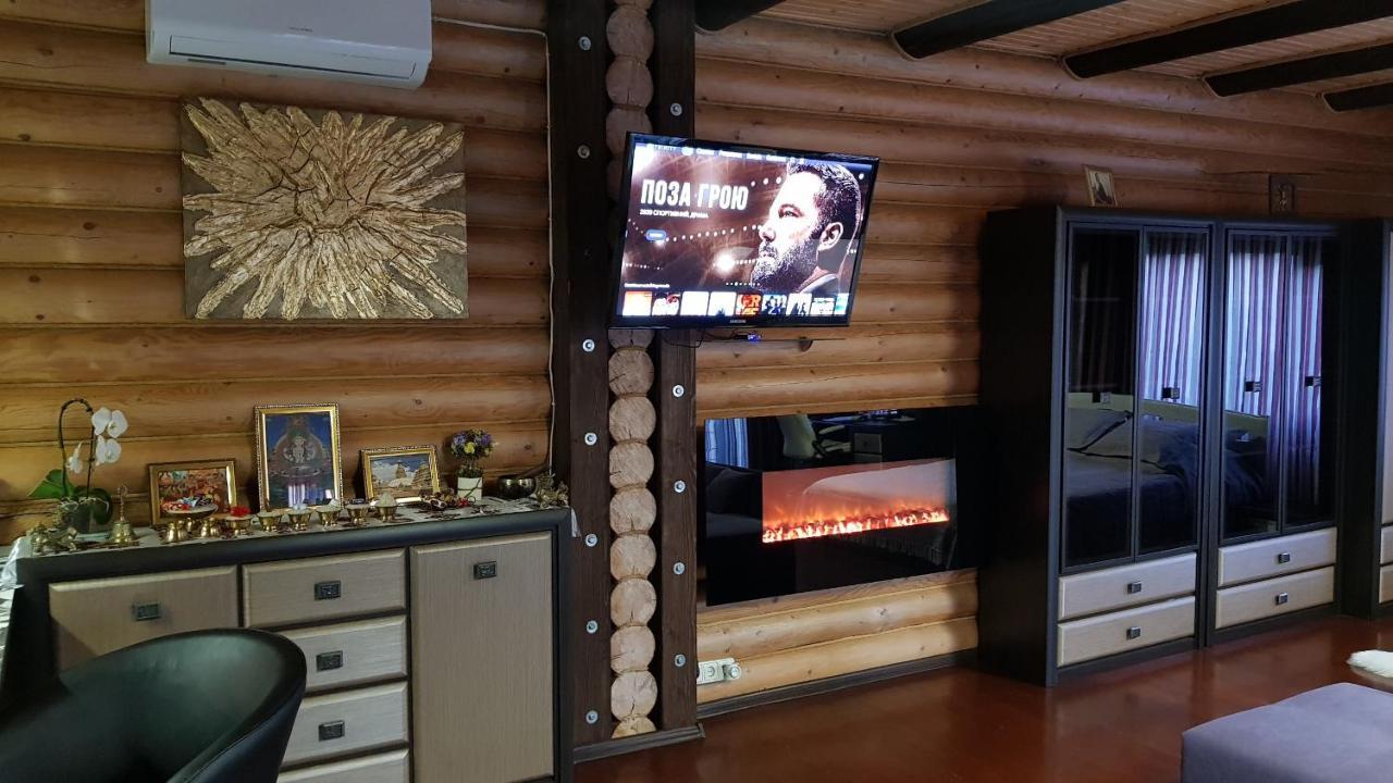 Luxury Villa With Pool And Sauna チェルニウツィー エクステリア 写真