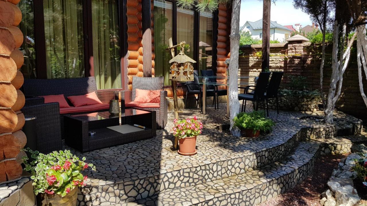 Luxury Villa With Pool And Sauna チェルニウツィー エクステリア 写真