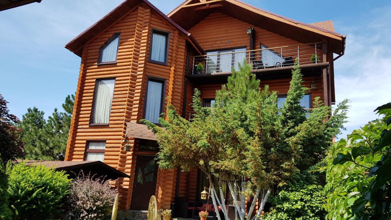 Luxury Villa With Pool And Sauna チェルニウツィー エクステリア 写真