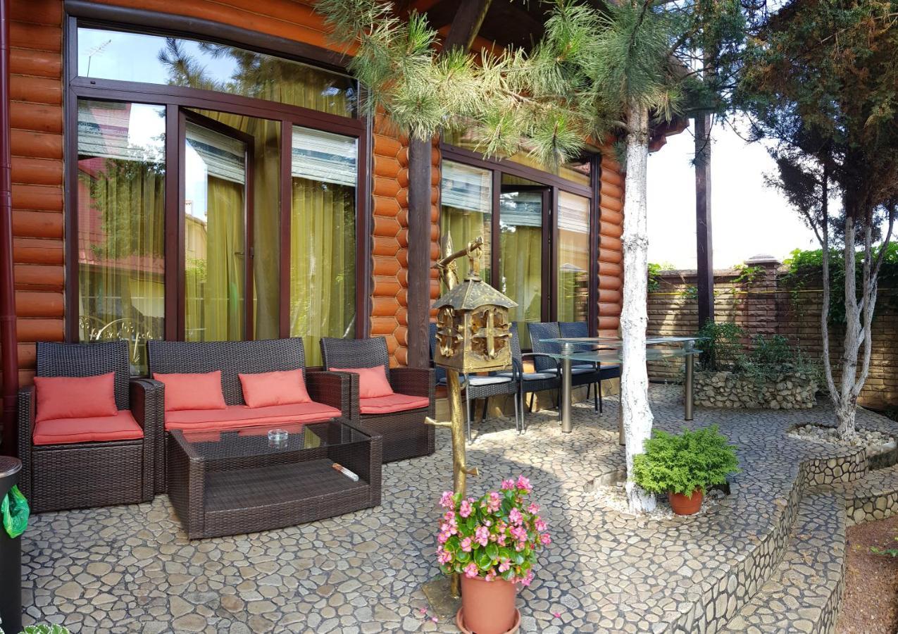 Luxury Villa With Pool And Sauna チェルニウツィー エクステリア 写真