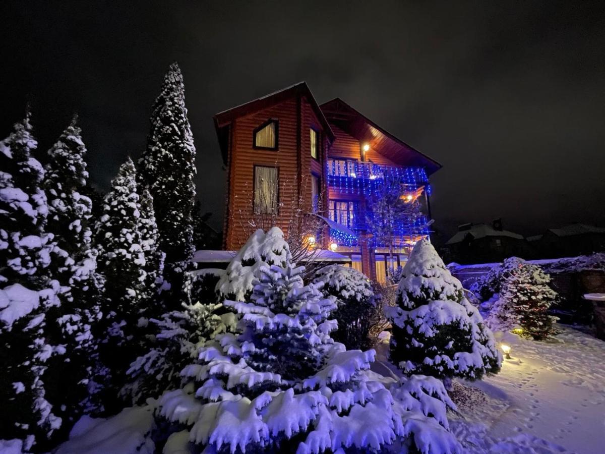 Luxury Villa With Pool And Sauna チェルニウツィー エクステリア 写真